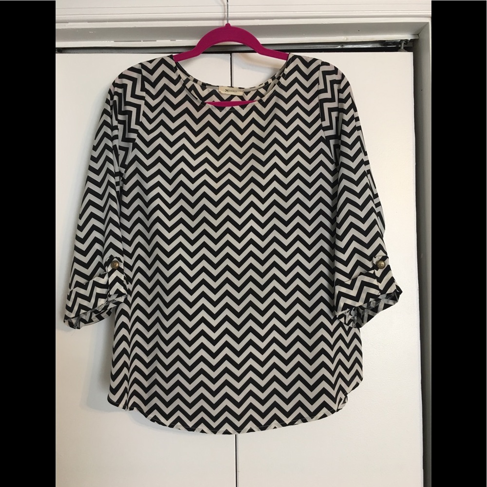 EUC Everly CHEVRON blouse
